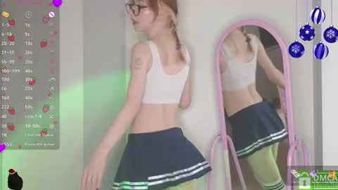 Snapshot of sweetuniporn chatting on December 2024 03:41:02 PM Elis a little vacation Ill be here Saturday my schedules in bio online show from December 2024 03:41:02 PM