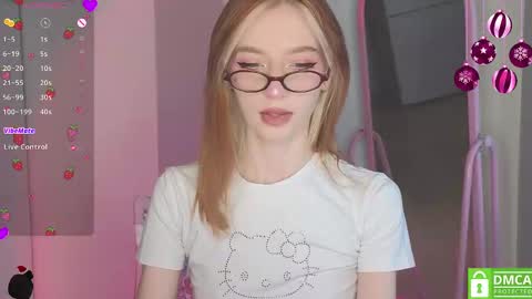 Snapshot of sweetuniporn chatting on December 2024 08:06:02 AM Elis a little vacation Ill be here Saturday my schedules in bio online show from December 2024 08:06:02 AM