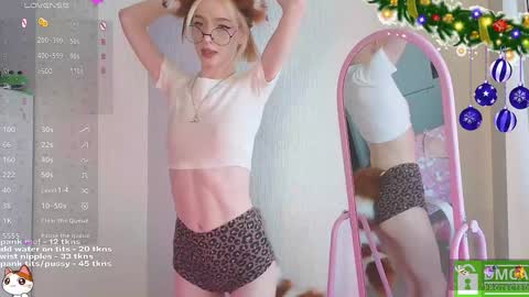 Snapshot of sweetuniporn chatting on January 2025 11:33:01 AM Elis a little vacation Ill be here Saturday my schedules in bio online show from January 2025 11:33:01 AM