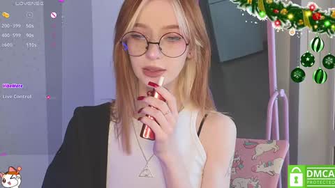 Snapshot of sweetuniporn chatting on January 2025 08:32:02 AM Elis a little vacation Ill be here Saturday my schedules in bio online show from January 2025 08:32:02 AM