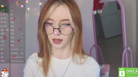 Snapshot of sweetuniporn chatting on January 2025 09:13:02 AM Elis a little vacation Ill be here Saturday my schedules in bio online show from January 2025 09:13:02 AM