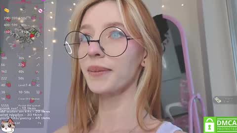 Snapshot of sweetuniporn chatting on January 2025 12:04:02 PM Elis a little vacation Ill be here Saturday my schedules in bio online show from January 2025 12:04:02 PM