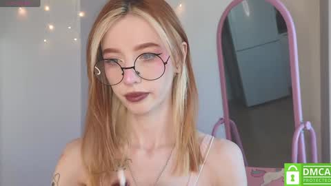 Snapshot of sweetuniporn chatting on January 2025 08:13:02 AM Elis a little vacation Ill be here Saturday my schedules in bio online show from January 2025 08:13:02 AM