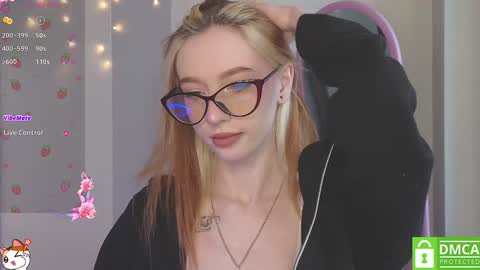 Snapshot of sweetuniporn chatting on January 2025 09:40:02 AM Elis a little vacation Ill be here Saturday my schedules in bio online show from January 2025 09:40:02 AM