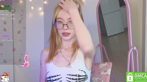 Snapshot of sweetuniporn chatting on January 2025 08:32:02 AM Elis a little vacation Ill be here Saturday my schedules in bio online show from January 2025 08:32:02 AM