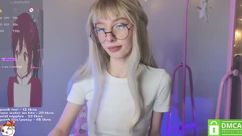 Snapshot of sweetuniporn chatting on February 2025 01:30:01 PM Elis a little vacation Ill be here Saturday my schedules in bio online show from February 2025 01:30:01 PM