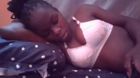 Snapshot of sweetvallerie chatting on March 2026 09:37:01 AM sweetvallerie online show from March 2026 09:37:01 AM