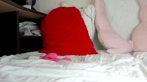 Snapshot of sweety_cum chatting on December 2024 10:43:02 PM Mia online show from December 2024 10:43:02 PM
