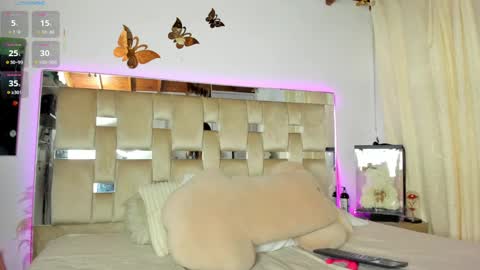  independent model  online show from September 2025 10:33:01 PM