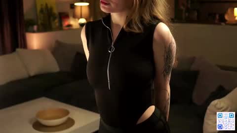 Bella . online show from November 2025 09:25:02 PM