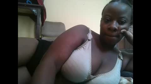 Snapshot of sweetyass25 chatting on June 2026 05:52:01 AM sweetyass25 online show from June 2026 05:52:01 AM