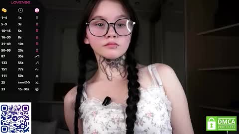 Snapshot of sweetyoops chatting on November 2025 07:01:02 PM Astrid online show from November 2025 07:01:02 PM