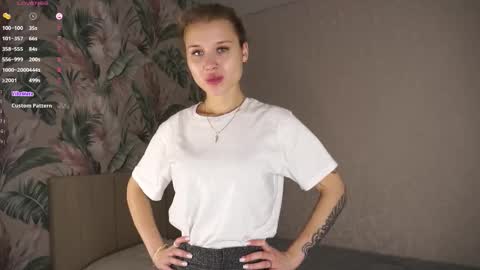 Snapshot of sweetyoops chatting on November 2025 04:48:02 AM Astrid online show from November 2025 04:48:02 AM