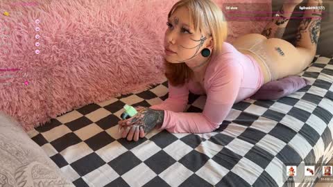 Snapshot of sweetytats chatting on April 2026 09:07:01 AM sweetytats online show from April 2026 09:07:01 AM