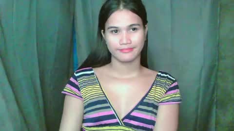 Snapshot of swettie_rhea chatting on April 2026 03:35:01 PM Rhea online show from April 2026 03:35:01 PM