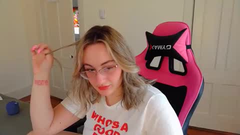 Snapshot of switchykitty chatting on March 2026 06:51:01 PM ashley blayde online show from March 2026 06:51:01 PM