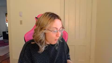 Snapshot of switchykitty chatting on April 2026 09:12:01 PM ashley blayde online show from April 2026 09:12:01 PM