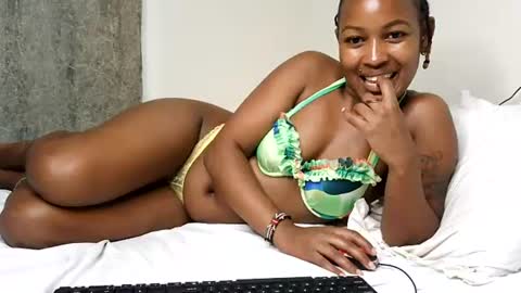 Snapshot of swt_bby chatting on July 2026 12:51:01 PM swt_bby online show from July 2026 12:51:01 PM