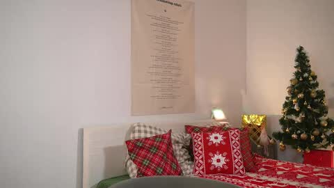 Snapshot of swtty_meivi chatting on December 2025 06:41:02 AM MEI online show from December 2025 06:41:02 AM