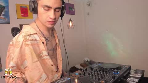 Snapshot of syd_onnfire chatting on February 2025 07:07:01 PM Syd online show from February 2025 07:07:01 PM