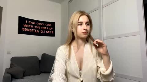 Snapshot of sydneyhackathorn chatting on January 2026 05:07:01 PM Mona online show from January 2026 05:07:01 PM