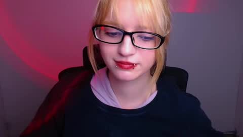 Snapshot of syfer_loon chatting on November 2025 01:24:02 PM Syfer online show from November 2025 01:24:02 PM