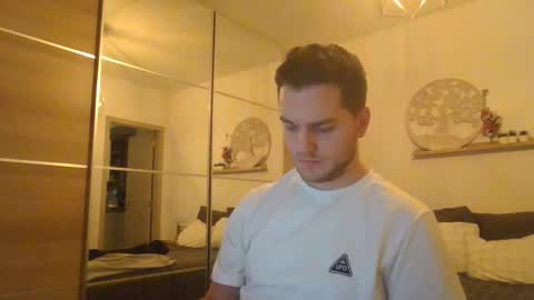 syl092 online show from December 2024 04:27:02 PM