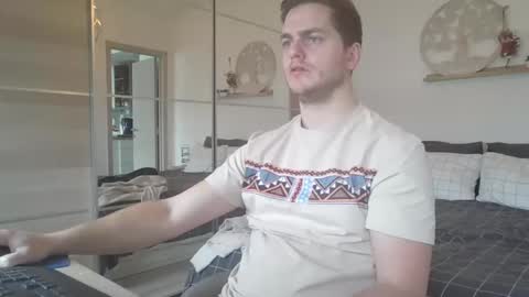 syl092 online show from February 2025 10:08:02 AM