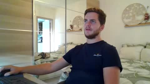 syl092 online show from September 2025 05:02:01 PM