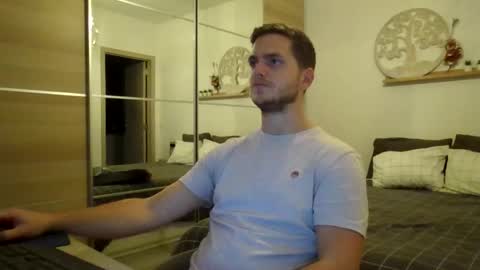 syl092 online show from October 2025 05:21:02 PM