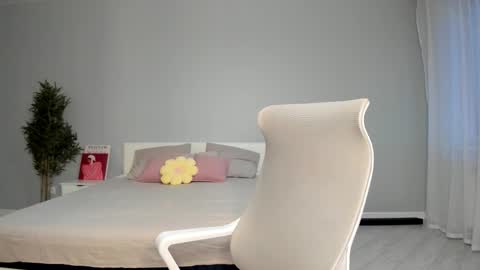 Mila online show from October 2025 12:47:02 AM