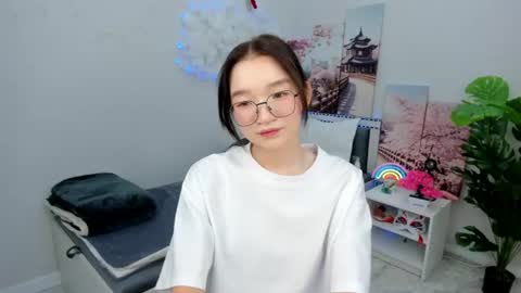 Snapshot of syuri_sun chatting on June 2026 02:37:02 PM Yuki online show from June 2026 02:37:02 PM