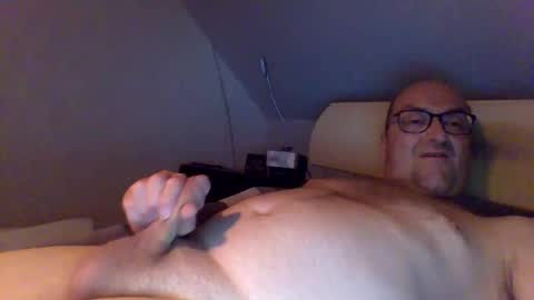 Snapshot of t0815 chatting on April 2026 07:18:02 PM t0815 online show from April 2026 07:18:02 PM