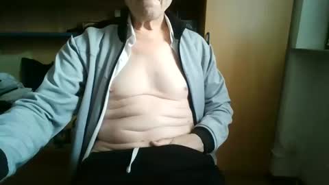 Snapshot of t5519t chatting on October 2025 03:44:01 PM t5519t online show from October 2025 03:44:01 PM