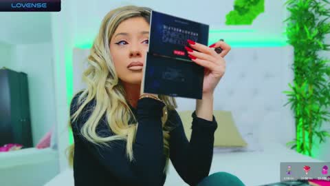 Snapshot of taahiraarabian chatting on December 2024 01:35:01 PM Arianna online show from December 2024 01:35:01 PM