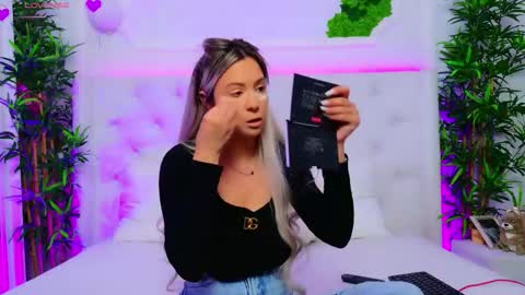 Arianna online show from November 2025 02:28:01 PM