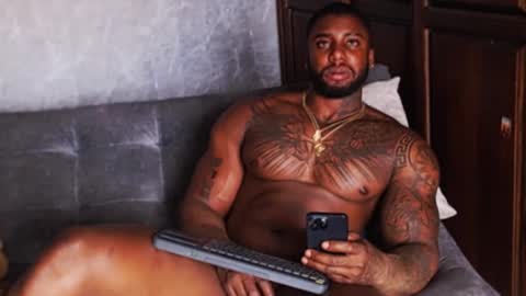 Tairon Tucke online show from December 2024 08:16:02 PM