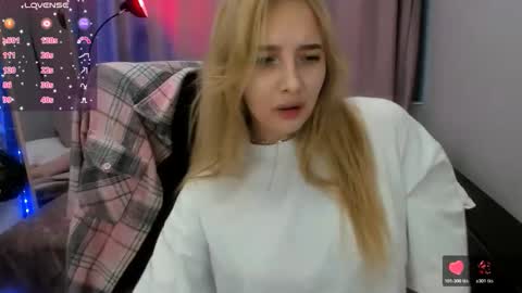 Snapshot of taisia_hot chatting on April 2026 08:12:02 AM Taisia online show from April 2026 08:12:02 AM