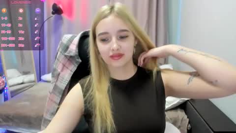 Snapshot of taisia_hot chatting on April 2026 07:51:02 AM Taisia online show from April 2026 07:51:02 AM