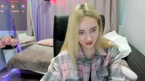 Snapshot of taisia_hot chatting on April 2026 08:06:01 AM Taisia online show from April 2026 08:06:01 AM