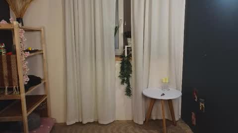 Snapshot of taissa_farmiga chatting on November 2025 05:12:01 PM Lizzy online show from November 2025 05:12:01 PM