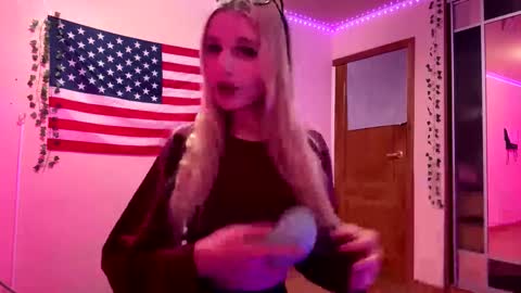 Mia online show from March 2026 05:21:01 PM