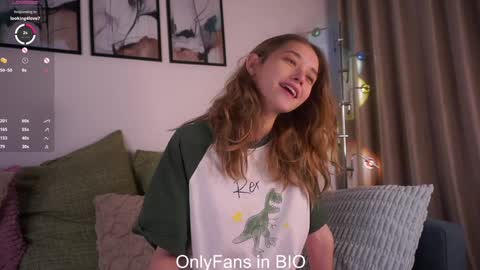 Snapshot of taitehambelton chatting on January 2026 01:22:02 AM Mia online show from January 2026 01:22:02 AM