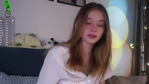 Snapshot of taitehambelton chatting on February 2026 01:43:02 AM Mia online show from February 2026 01:43:02 AM