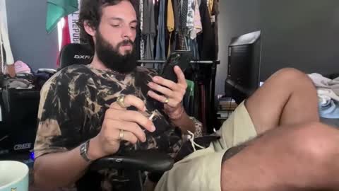 Snapshot of talktomebbzin chatting on April 2026 01:01:01 PM mrT online show from April 2026 01:01:01 PM