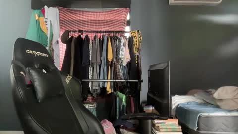 Snapshot of talktomebbzin chatting on April 2026 11:43:01 AM mrT online show from April 2026 11:43:01 AM