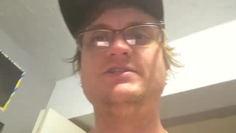 Snapshot of tallgaystud chatting on May 2026 05:46:02 AM tallgaystud online show from May 2026 05:46:02 AM