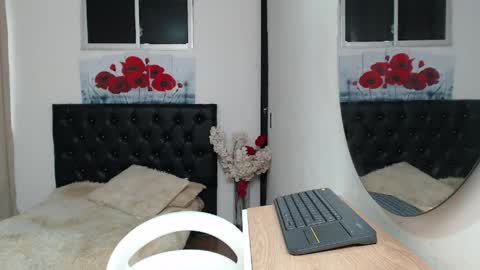 Snapshot of tamar4_f00x chatting on May 2026 12:54:02 PM Hi im sara online show from May 2026 12:54:02 PM