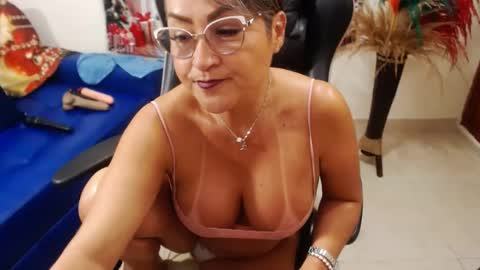 Snapshot of tamara_luaren chatting on December 2024 02:42:02 PM Tamara online show from December 2024 02:42:02 PM