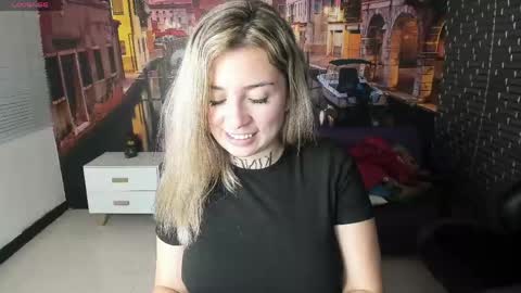 Snapshot of tamara_velezz chatting on April 2026 10:02:02 PM Tamara online show from April 2026 10:02:02 PM